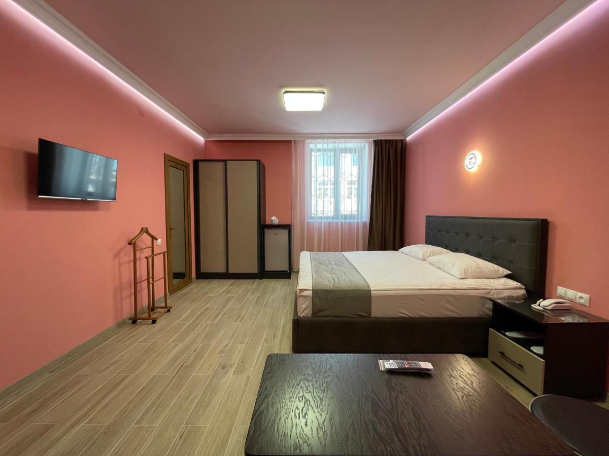 Central Hotel Gyumri Esterno foto