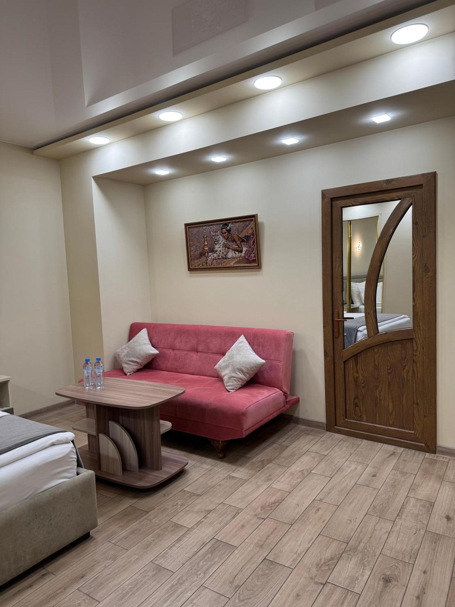 Central Hotel Gyumri Esterno foto